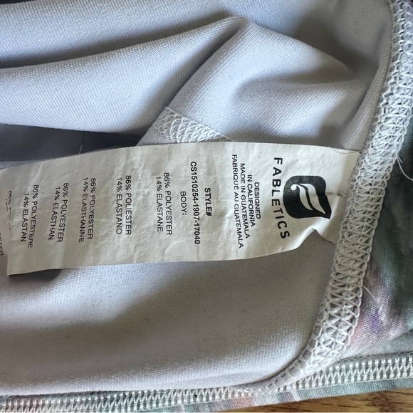 Fabletics Mid-Rise Capri leggings - Picture 2 of 3